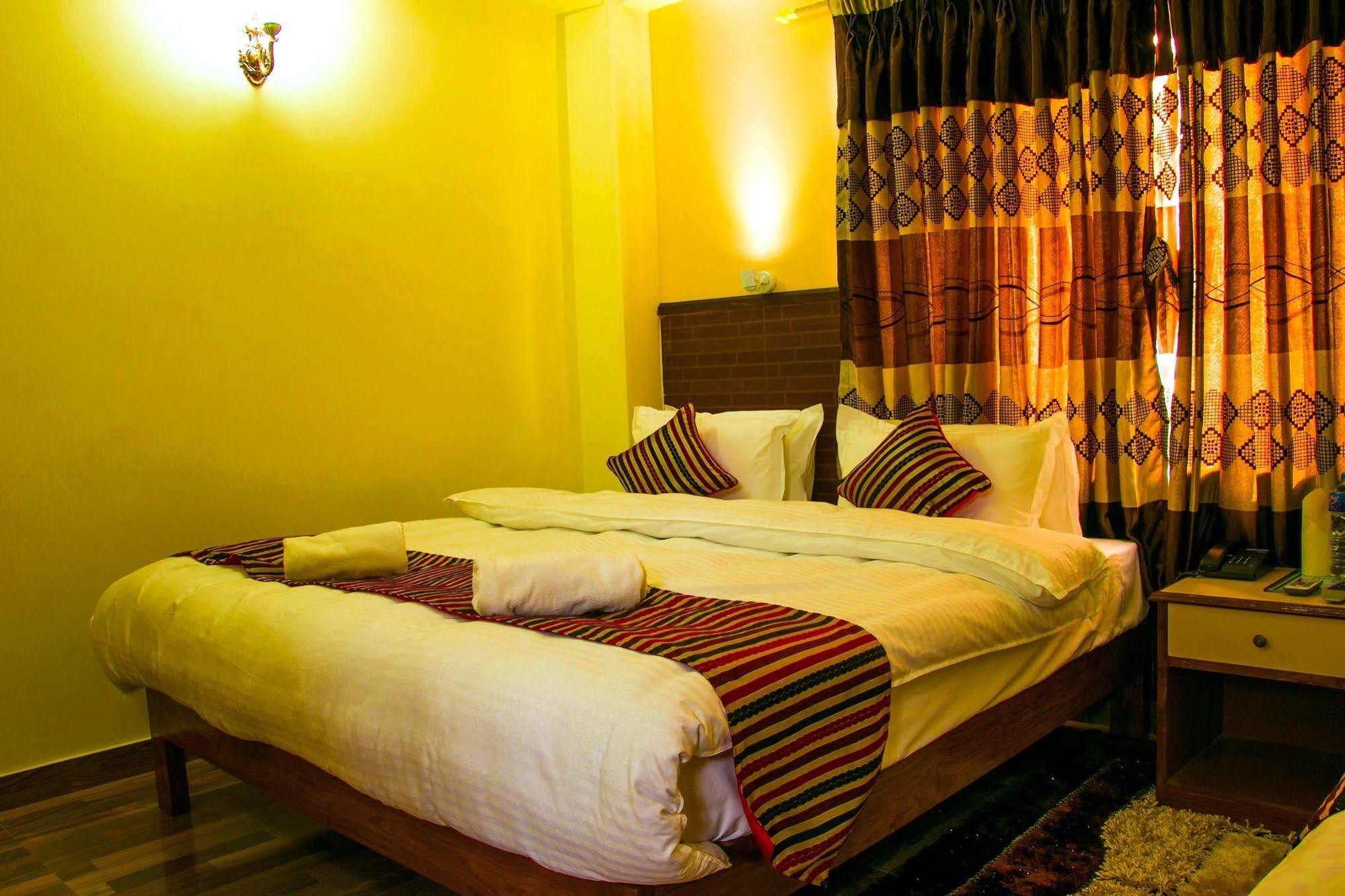 Adam Hotel 3*